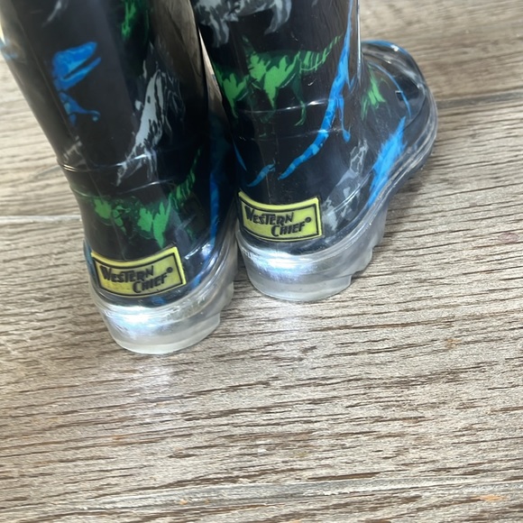 light up dino rain boots - Picture 8 of 8